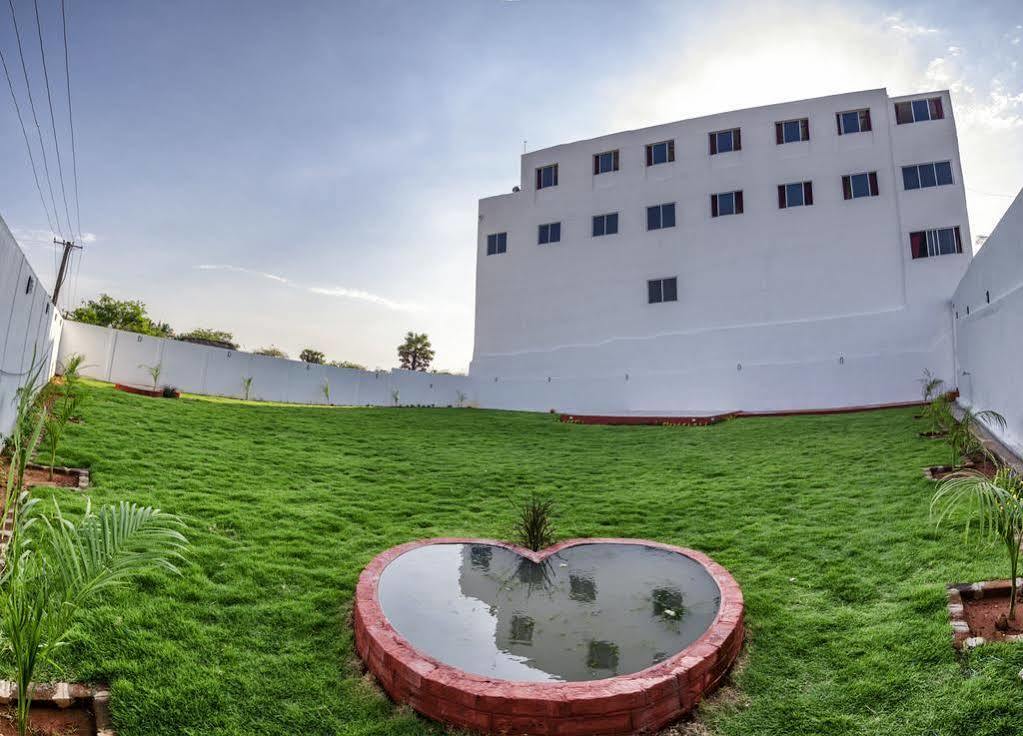 מלון פונדיצ'רי Ganesh Residency מראה חיצוני תמונה